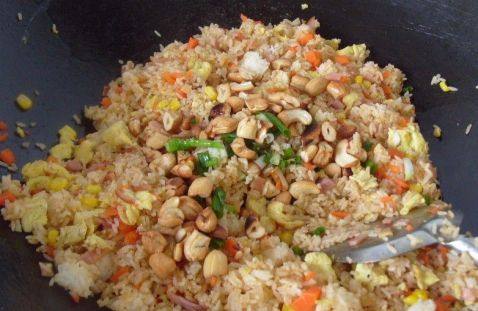 腰果火腿炒饭步骤11