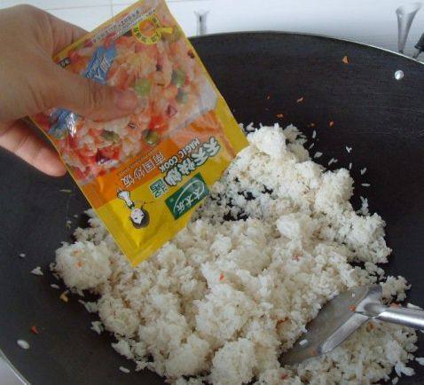 腰果火腿炒饭步骤8