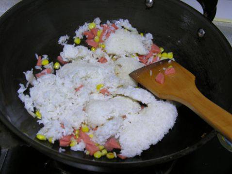 玉米鸡蛋火腿饭步骤5