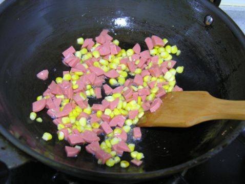 玉米鸡蛋火腿饭步骤4