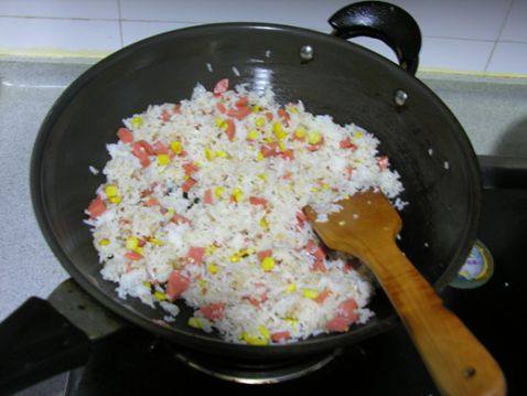 玉米鸡蛋火腿饭步骤6
