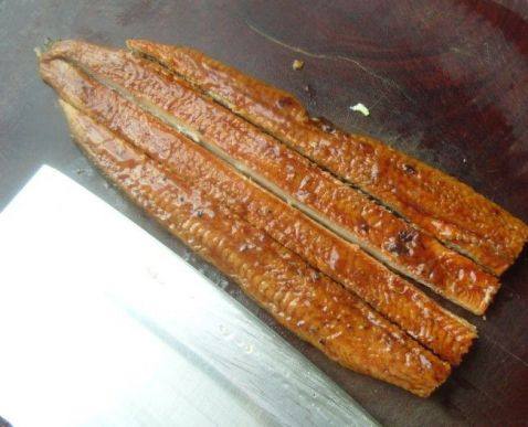 青豆鱼香炒饭步骤1