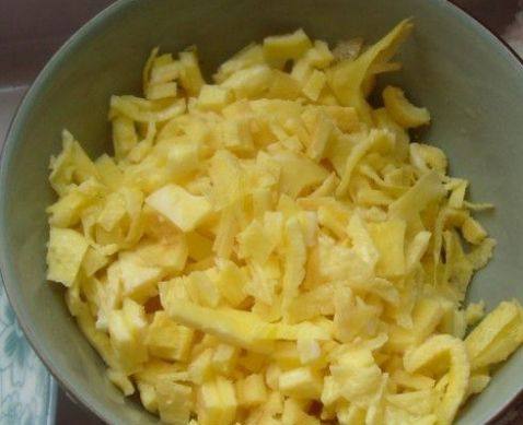 青豆鱼香炒饭步骤2