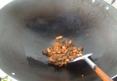 青豆鱼香炒饭步骤4