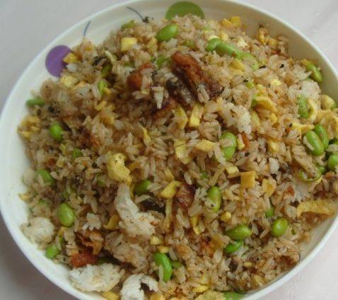 青豆鱼香炒饭步骤7