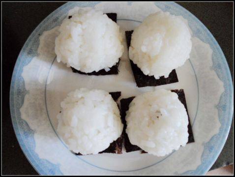 肉松果脯饭团步骤5