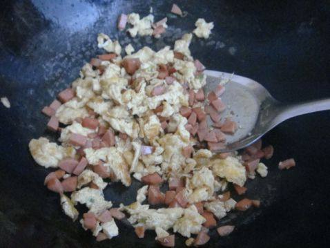火腿肠鸡蛋炒饭步骤5