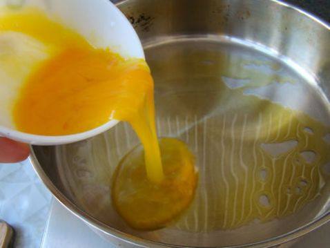 鸡蛋玉米粒炒饭步骤2