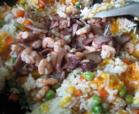 鲜虾腊味南瓜饭步骤13