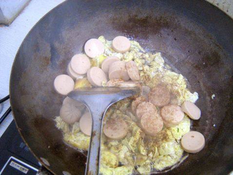 火腿肠炒饭步骤6