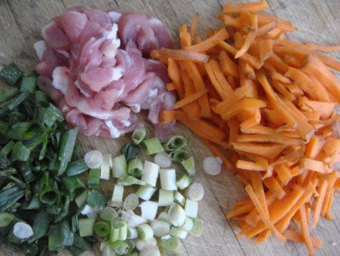 三鲜炒饭步骤1
