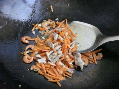 三鲜炒饭步骤8