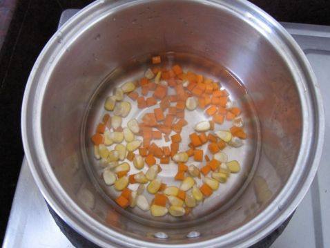 营养的彩色鱿鱼饭步骤1