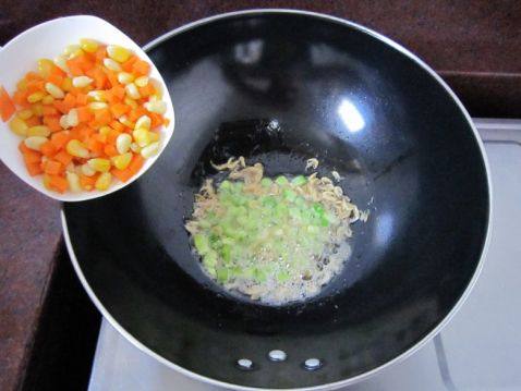 营养的彩色鱿鱼饭步骤4