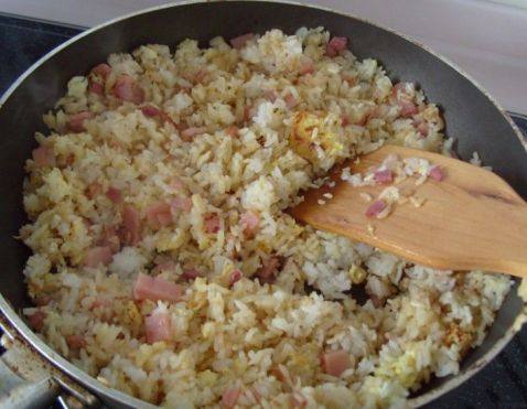 火腿蛋炒饭步骤4
