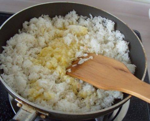 火腿蛋炒饭步骤3