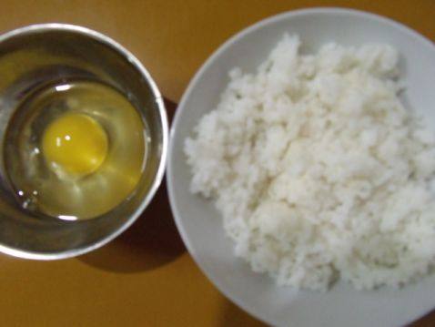 三色炒米饭步骤2