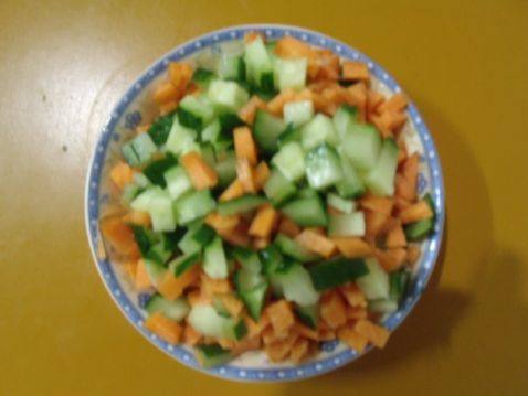三色炒米饭步骤1