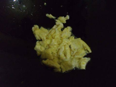 三色炒米饭步骤3