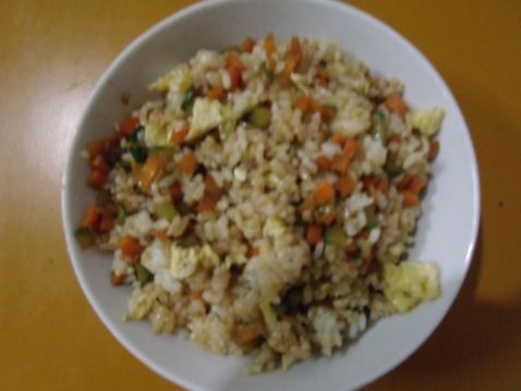 三色炒米饭步骤8