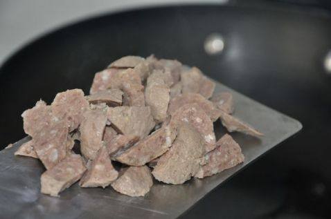 牛丸蛋炒饭步骤2