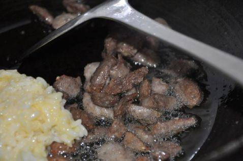牛丸蛋炒饭步骤4