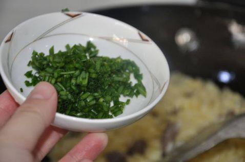 牛丸蛋炒饭步骤8