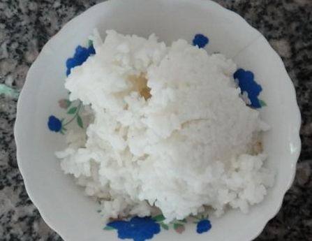 番茄酱炒饭步骤1