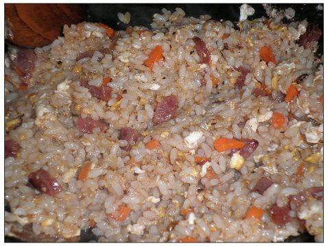 胡萝卜香肠炒饭步骤6