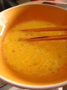 卤肉汁蛋炒饭步骤2