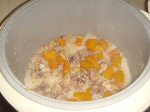 南瓜鸡肉焖饭步骤6