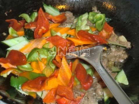 黑胡椒牛柳饭步骤7