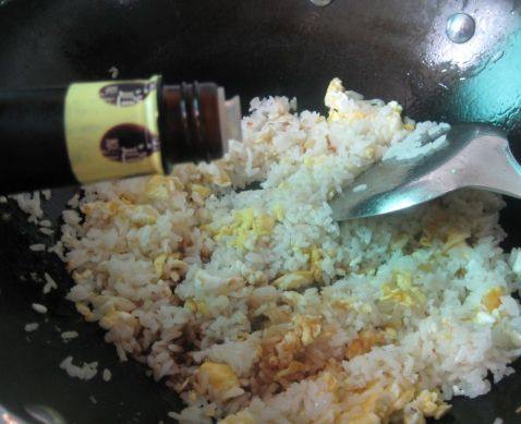 金银玉满屋的饭炒蛋步骤5