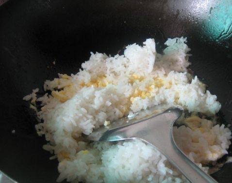 金银玉满屋的饭炒蛋步骤4