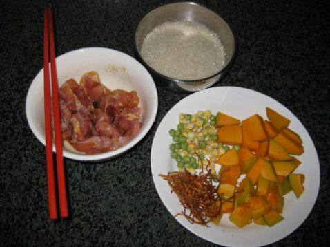 虫草花南瓜鸡肉电锅饭步骤1