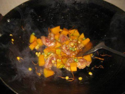 虫草花南瓜鸡肉电锅饭步骤4