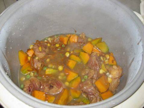 虫草花南瓜鸡肉电锅饭步骤6