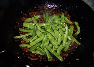 肉丝扁豆焖饭步骤7