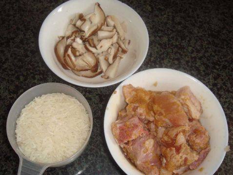 冬菇排骨焖饭步骤1