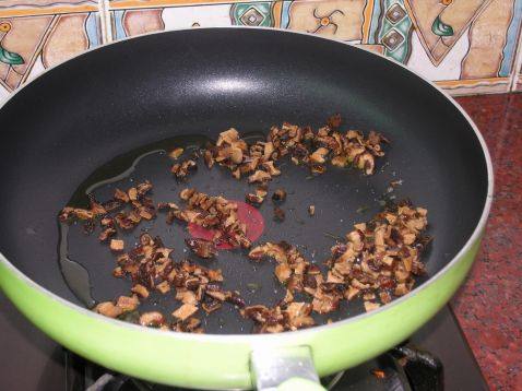 黄瓜鸡蛋炒饭步骤2