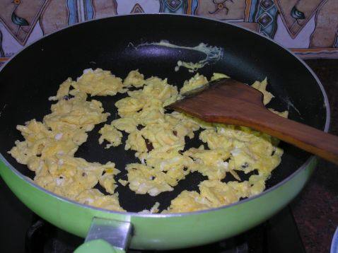 黄瓜鸡蛋炒饭步骤3