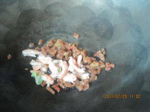 腊肉虾仁炒饭步骤2