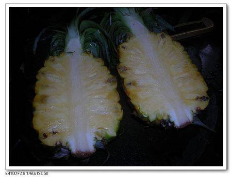 菠萝水果炒饭步骤2