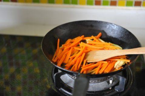 咖喱鸡丁饭团步骤3