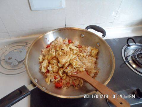 番茄蛋炒饭步骤7