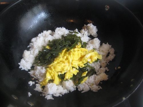 海带蛋炒饭步骤5