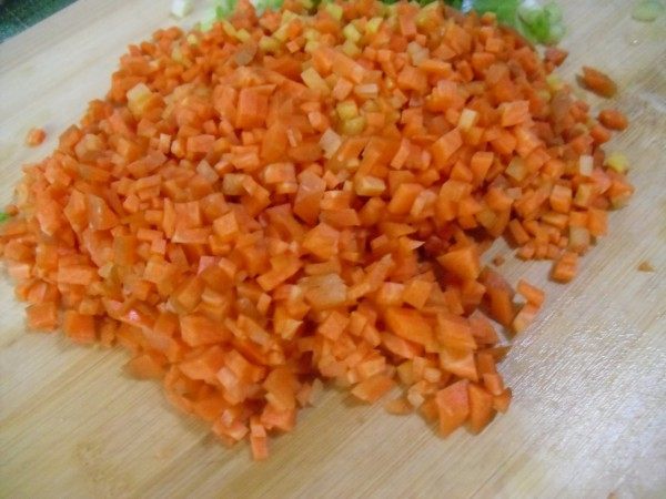 胡萝卜蛋炒饭步骤2