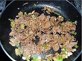 孜然牛肉炒饭步骤4