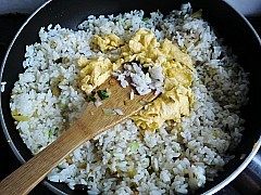 葱香蛋炒饭步骤6