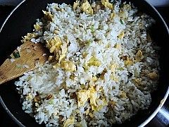 葱香蛋炒饭步骤9
